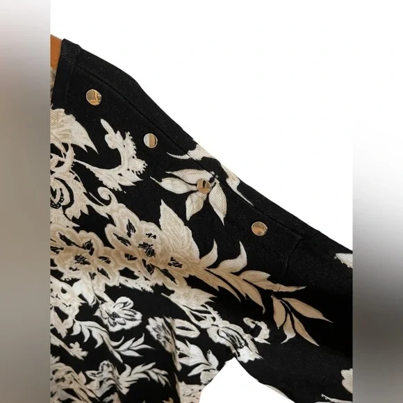 JM Collection Women's Size 3X Asymmetrical Hem Scoop Neck Long Sleeve Sweater - Picture 3 of 7